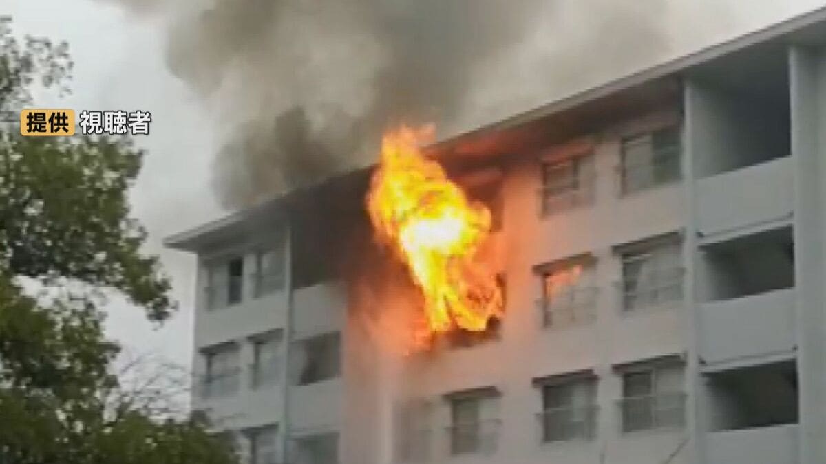 「爆発音がして黒い煙が…」5階建て共同住宅の4階で火事 1人死亡 5階の部屋に住む女性2人が煙吸って搬送 愛知・豊明市