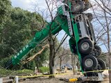「クレーン車が倒れ電柱をなぎ倒している」大型クレーンが倒れ電柱や周辺家屋に被害 伐採した木を運ぶ際にバランスを崩したか 停電はすべて解消 広島市南区(13日午後4時更新)|TBS NEWS DIG