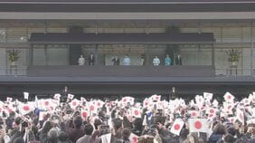 【速報】「新年一般参賀」の最中　男が前列で裸に　公然わいせつの疑いで現行犯逮捕　柵を乗り越えた先で皇宮警察らに取り押さえられる　SNSで予告の情報も|TBS NEWS DIG