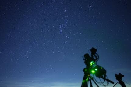 流星群ライブ】この冬最高の天体ショー「ふたご座流星群」を超高感度