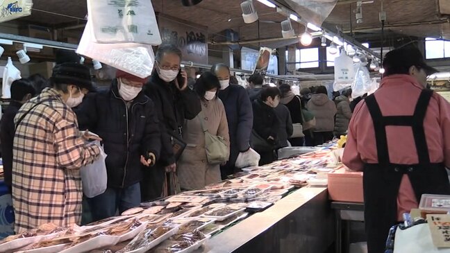 高値のセリは小分けにして価格抑える工夫 地域の台所が年越し準備の人でにぎわう 岩手・滝沢市|TBS NEWS DIG