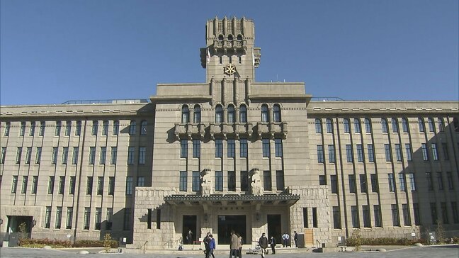 「女子生徒のスカートの中を見たかった」勤務先の高校で”タブレット端末”差し入れて盗撮か　京都市立高校の30歳教員を逮捕|TBS NEWS DIG
