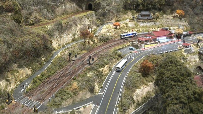漫画家・横山隆一の鉄道ジオラマや原画など展示 大の鉄道マニアで生前に収集、木次線・出雲坂根スイッチバックの1/150模型が出迎え|TBS NEWS DIG