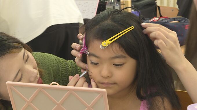 ヘアメイクで元気に　放課後児童クラブでコスプレ大会　山口県山口市|TBS NEWS DIG