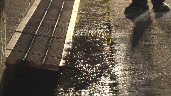 「道路のひびから水」住宅街で道路沈下・水漏れ 最大で直径50センチへこむ 金沢市田上新町|TBS NEWS DIG