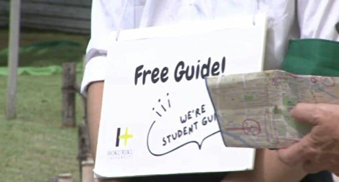 学生が兼六園で英語ガイド実習 過去最多の外国人観光客需要に対応|TBS NEWS DIG