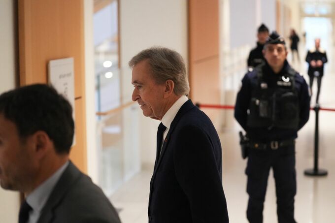 ＬＶＭＨ総帥、恐喝計画知らなかったと証言－元情報機関局長の裁判で