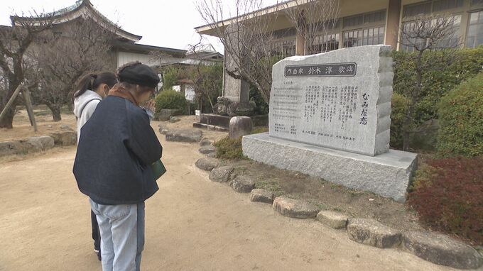 八代亜紀さん死去　「なみだ恋」の歌碑にファンの姿　山口県内から惜しむ声　|　山口のニュース・天気・防災｜tys NEWS｜ｔｙｓテレビ山口