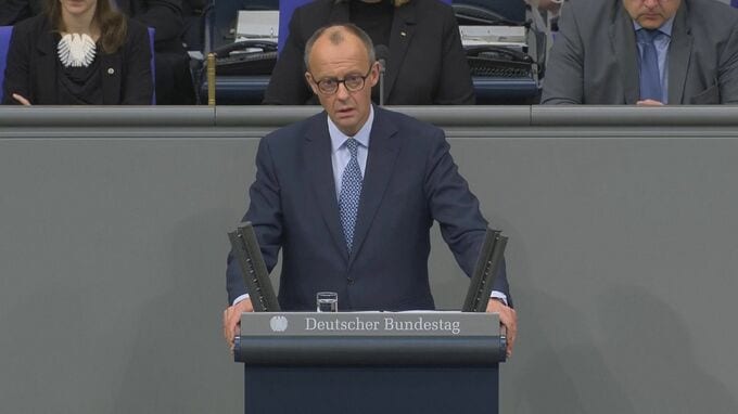 ドイツ連邦議会で「難民受け入れの厳格化求める」決議案 極右政党の支持などで可決、与党側「民主主義にとって暗黒の日」と反発|TBS NEWS DIG