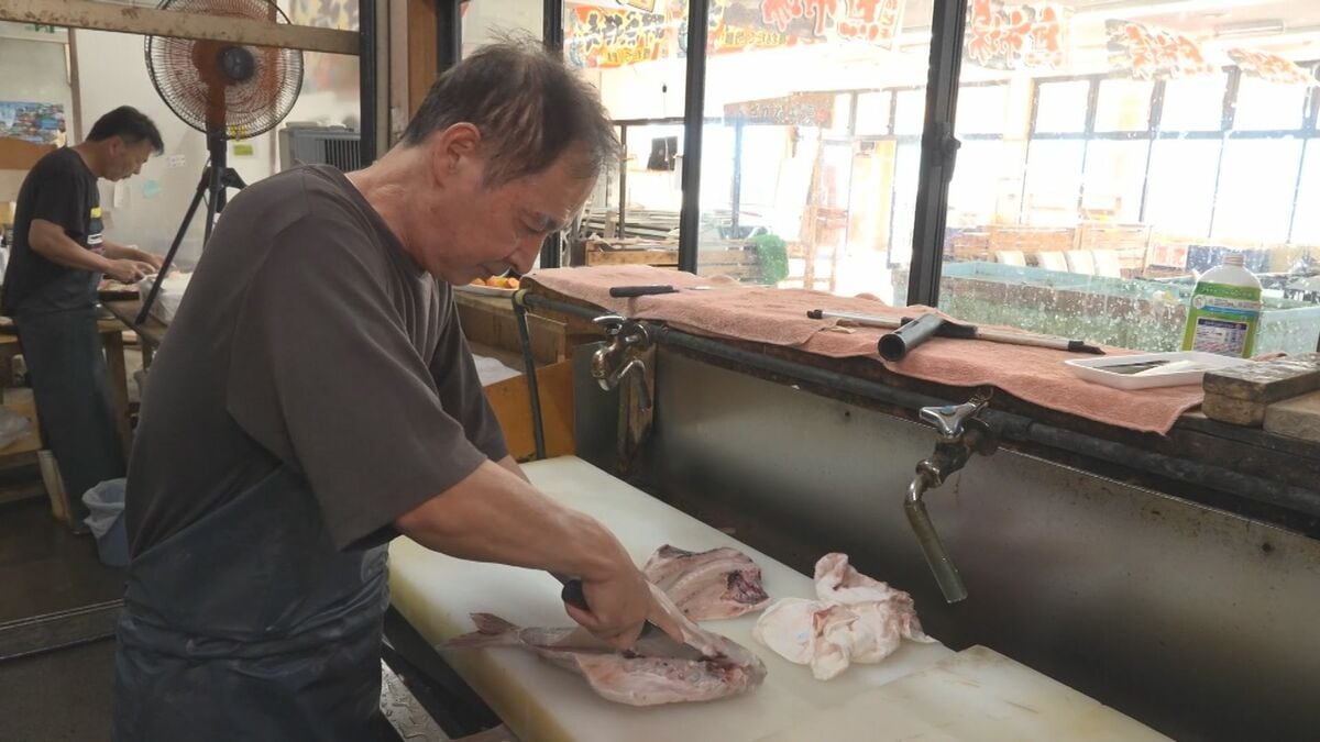 大雨で店内浸水の鮮魚店 わずか2日で営業再開「涙が出る思いだった