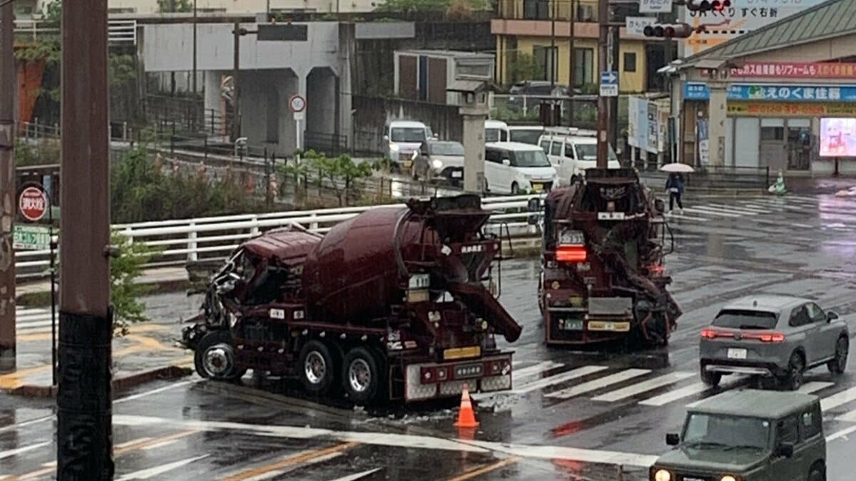 国道10号でミキサー車2台が絡む事故　現場を中心に周辺で最大6キロの渋滞　大分市