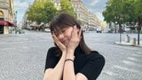 【 朝比奈彩 】 「お仕事をさせて頂ける環境に感謝」 パリの石畳とカフェを 黒のシックなスタイルで散策|TBS NEWS DIG