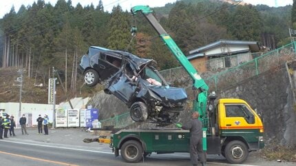 親の車で横転事故 無免許運転の東京都の高校生が死亡 同乗の18歳と20歳