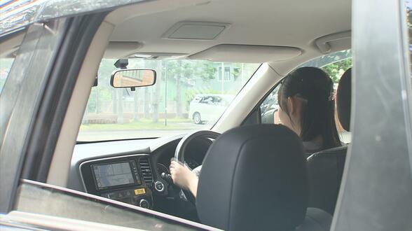 夏場に注意必要な「車内での熱中症」　日なたに駐車した車はエアコン停止30分でダッシュボードが61℃台に…　JAFにきいた車内に熱がこもったときの対処法は？　エアコンがきいた車内でも熱中症・脱水症になる可能性も…　|　青森のニュース│ATV NEWS│青森テレビ