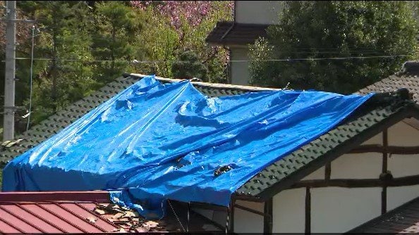 長野と青森の地震で気象庁「直接影響はない…」震度5強観測の長野・大町市八坂地区…瓦が落ちた家の屋根「風が強くシートがめくれて心配…」　|　SBC NEWS | 長野のニュース | SBC信越放送