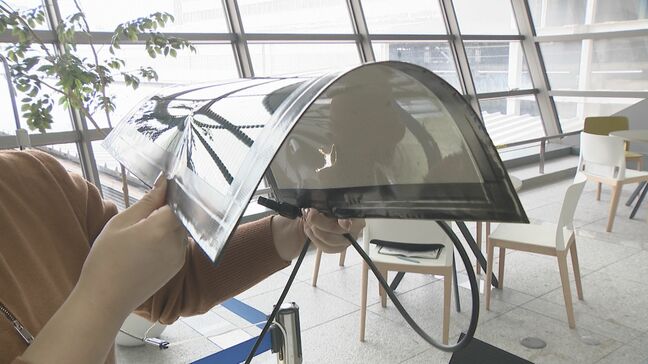薄くて曲がる「ペロブスカイト太陽電池」JR博多駅の屋根で実証実験 1年かけて発電効率や耐久性を確認|TBS NEWS DIG