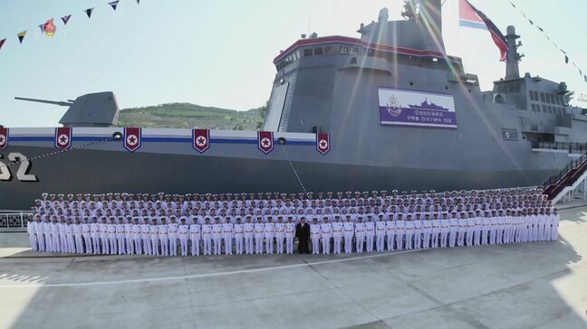 北朝鮮 新型駆逐艦の2度目の進水式　金正恩氏が娘とともに乗船　|TBS NEWS DIG