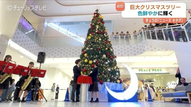 一足早くクリスマス気分　富山市の商業施設でツリー点灯　6500個のLEDで彩られる|TBS NEWS DIG