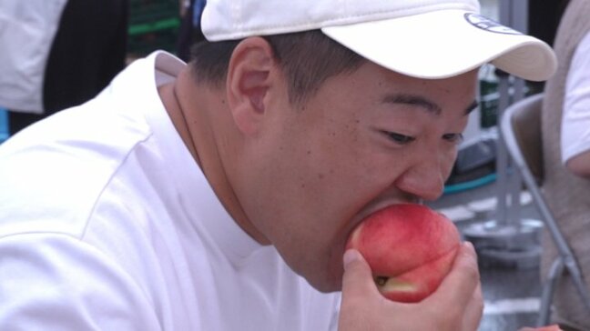 「食べられるだけ食べます」用意されたモモはおよそ1万個 恒例の食べ放題イベント賑わう 山梨|TBS NEWS DIG