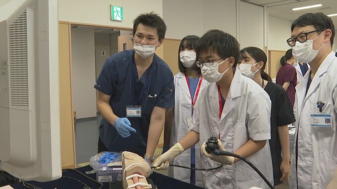 「たくさんの患者を助けられるように頑張る」医師を目指す中高生対象の医療体験セミナー|TBS NEWS DIG