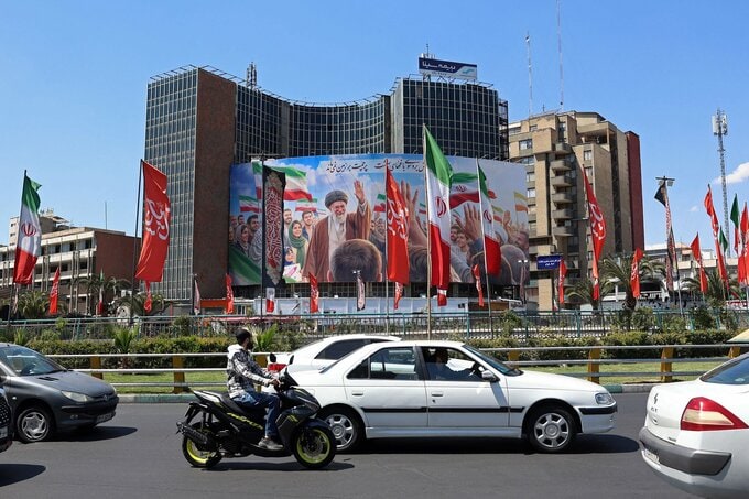 イラン、限定的にネット接続を再開－通信遮断による経済損失食い止め