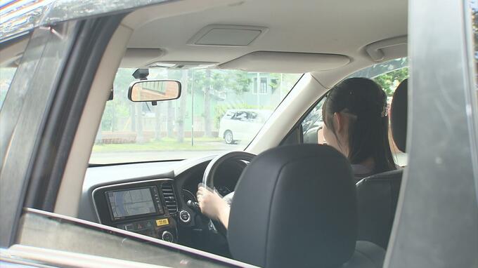 夏場に注意必要な「車内での熱中症」　日なたに駐車した車はエアコン停止30分でダッシュボードが61℃台に…　JAFにきいた車内に熱がこもったときの対処法は？　エアコンがきいた車内でも熱中症・脱水症になる可能性も…|TBS NEWS DIG