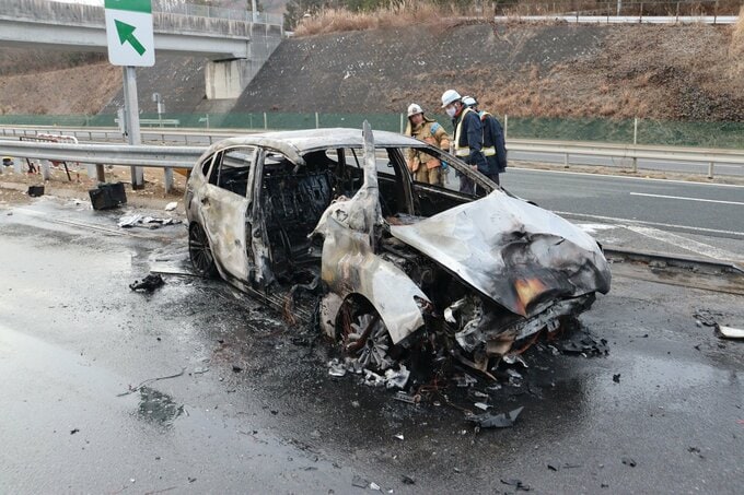 山陽道で乗用車が燃える火事　運転席から1人の遺体　現場付近には散乱物　事故が原因の可能性も　広島　|　RCC NEWS | 広島ニュース | RCC中国放送