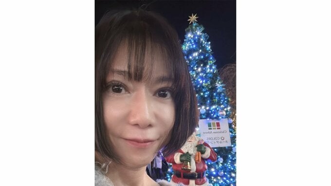 【 堀ちえみ 】　「前髪スッキリ！」の新ヘアスタイルを披露　上野公園で見つけた青く輝くクリスマスイルミネーションも紹介|TBS NEWS DIG