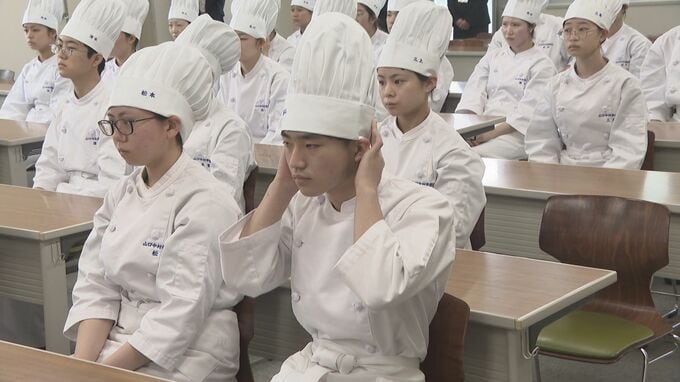 共学化で初の男子生徒も　高校調理科で戴帽式　40人が決意を新たに　山口|TBS NEWS DIG