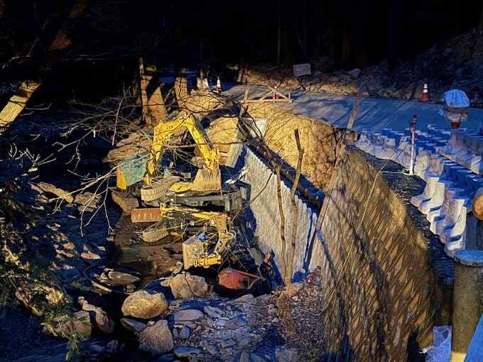 ショベルカーが川に転落　20代の男性が意識不明【長崎・対馬】|TBS NEWS DIG