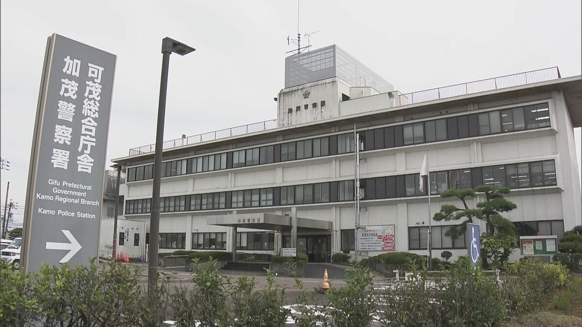 夜中にコンビニで万引きを繰り返した疑いで男子中学生（14）を逮捕　ライターやライターオイル、キャンディなど計5点3500円相当を盗んだか