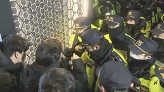 合同捜査本部の捜査員らと与党議員がもみ合い　韓国メディア| TBS CROSS DIG with Bloomberg