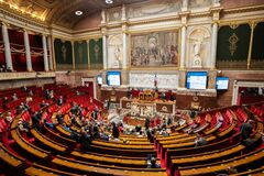 仏内閣崩壊でユーロへの逆風強まる、市場は政治の混乱長期化を警戒| TBS CROSS DIG with Bloomberg