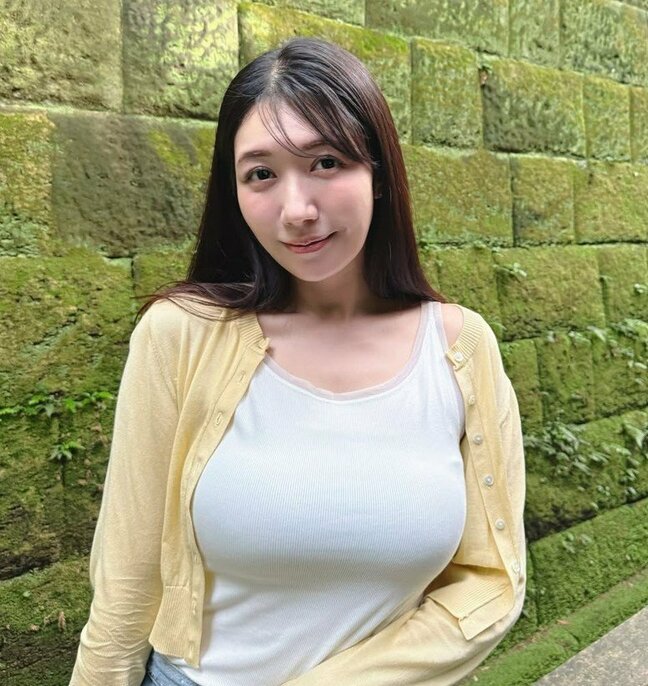 【 穂川果音 】 「ちょっと汗ばむ陽気」「イエローのカーディガンで春っぽコーデです」 オフショットに ファン反響|TBS NEWS DIG