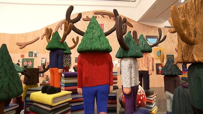 岡山市出身の現代美術作家・平子雄一さんの個展始まる　「自然と人間の共存関係」テーマに絵画や立体作品など約400点|TBS NEWS DIG