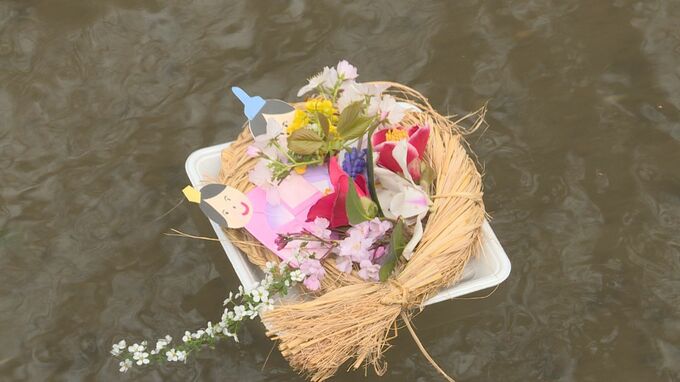 旧暦の3月3日にひな祭りを祝う　藍場川で流し雛　山口県萩市|TBS NEWS DIG