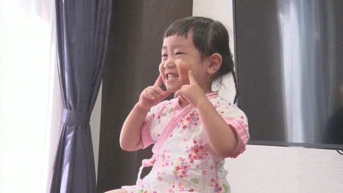 観客驚愕…2歳の子ども落語家・弥絵ちゃん　高座名「活塾亭青二才」が活躍　落語を始めたきっかけとは？|TBS NEWS DIG