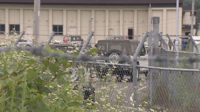 元自衛官候補生が自動小銃を発砲 隊員3人死傷の事件から1年　訓練は5月に再開　射撃場には中止を訴える市民団体の姿も|TBS NEWS DIG
