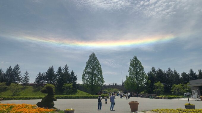 晴れた日の空に鮮やかな虹色　連休後半スタート　絶好の行楽日和に「環水平アーク」出現　なぜ起こる？　|　RCC NEWS | 広島ニュース | RCC中国放送