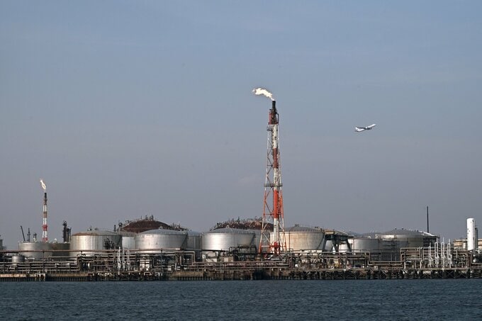 ブレント・WTI原油とも大幅安、ホルムズ海峡航行停止報道で下げ縮小