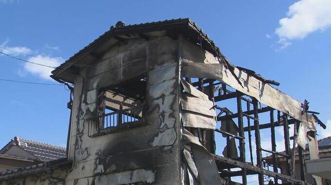 焼け跡から性別不明の1人の遺体　鳥取市で住宅1棟全焼　この家に住む60代の女性と連絡取れず|TBS NEWS DIG