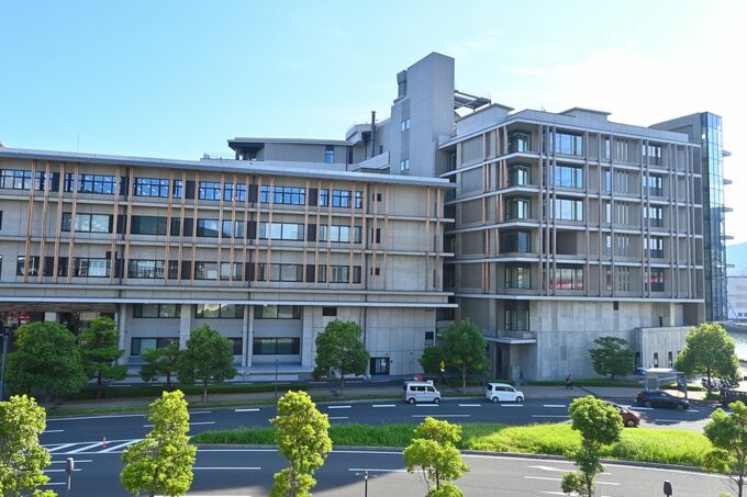 逮捕の県職員は薬剤師…知事が謝罪コメント　隣家の女性をドアこじ開け蹴った疑い【長崎県】|TBS NEWS DIG