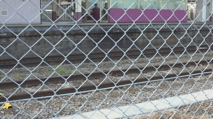 駅のホームで男性を突き飛ばし線路に転落させたか　東京都の32歳の会社員の男　傷害の疑いで逮捕　山梨　|　山梨のニュース | ＵＴＹテレビ山梨