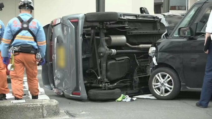 県道交差点付近で一方の車は横転　弘前市で事故「軽乗用車同士の交通事故があった」　青森県|TBS NEWS DIG