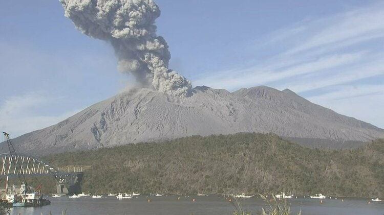 桜島で爆発 噴煙1800m 噴石が9合目まで飛散 空振も観測【10日11日の