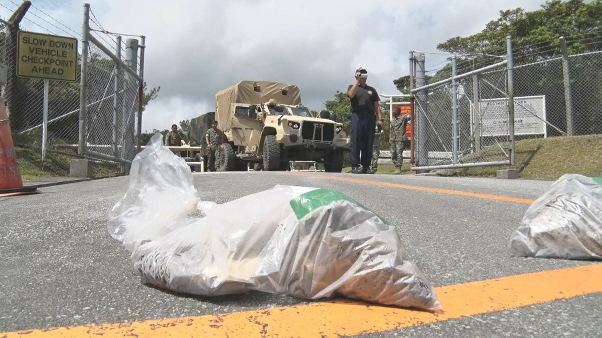 米軍による撤去を」退役米軍人ら 米軍廃棄物の除去訴え 基地前で抗議