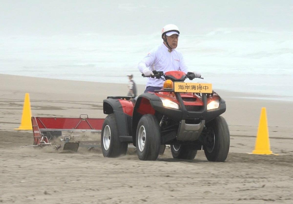 ホンダの独自技術で「素足で歩ける砂浜」に　黒潮町で特殊車両が清掃【高知】