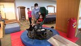 子ども用の最新の福祉機器などを展示して紹介「福祉キッズフェスタ」|TBS NEWS DIG