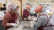  じーちゃん、ばーちゃんが運営する『おむすび食堂』　移動販売などで広がる活躍の場　高齢化の課題をシニアの力で解決　山梨・勝沼 街仲食堂 by ジーバーFOOD　|　山梨のニュース | ＵＴＹテレビ山梨