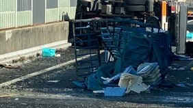 【高速道路にエビが散乱か】山陽道でトラックが大型トラックに追突し横転　散乱した積み荷の回収作業などで約4時間にわたり交通規制　目撃者「魚かその類か？」|TBS NEWS DIG